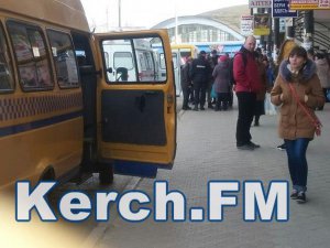 В Керчи на автовокзале избили и ограбили парня
