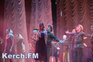 Новости » Общество: В Керчи проходит торжественный концерт