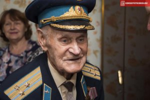 Вице-спикер Госсовета Крыма поздравил керченского фронтовика с праздником