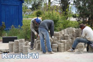 Новости » Общество: В Керчи продолжается реконструкция набережной