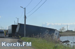 В Керчи перед переправой - ДТП