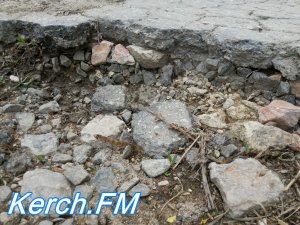 Керчане жалуются на разбитые внутридомовые дороги
