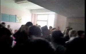 Опубликовано видео огромной очереди в детской поликлинике Керчи