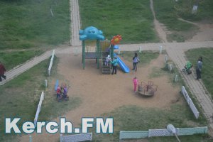 Новости » Коммуналка: Керчане жалуются на состояние детских площадок