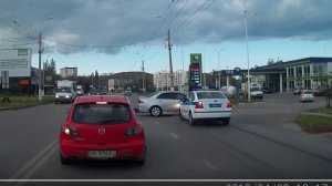 Новости » Криминал и ЧП: В Керчи автомобиль полиции столкнулся с иномаркой (видео)