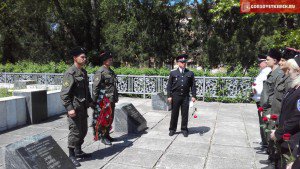 Новости » Общество: Керчане возложили цветы в память о казаках, павших в войне