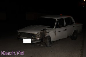 Новости » Криминал и ЧП: В Керчи еще одна машина въехала в забор