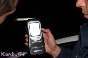 Новости » Криминал и ЧП: В Керчи ночью сотрудники ГИБДД поймали пьяного водителя (видео)