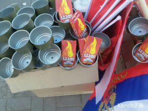 В Керчи на рынке продают факелы и Георгиевские ленты