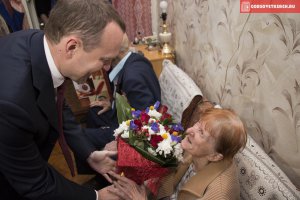 Руководители Крыма и Керчи поздравили ветерана в преддверии Дня Победы