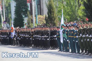 Новости » Общество: В Керчи прошел военный парад