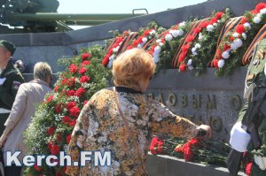 Новости » Общество: На Митридате керчан кормили на «полевой кухне»