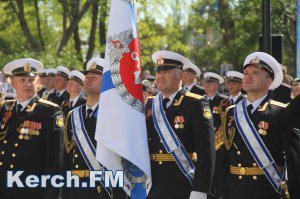 Новости » Общество: Военные парады в Севастополе и Керчи прошли без замечаний, – адмирал Витко