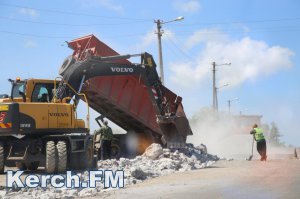 Новости » Общество: В Керчи на Куль-Обинском шоссе затрудненно движение, из-за ремонта