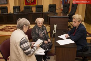 Председатель горсовета Керчи Лариса Щербула провела прием граждан