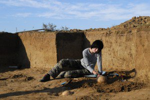 Новости » Общество: В Керчи нашли античный чернолаковый кувшин
