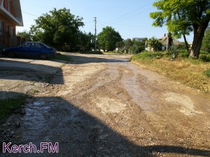 Новости » Общество: В Керчи к морю течет река питьевой воды