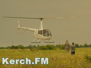 Новости » Общество: На выставку авиатехники в Керчи к вечеру привезли два самолета