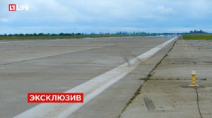 В Крыму пассажирский самолет сел мимо взлетно-посадочной полосы