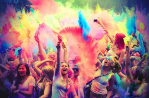 Новости » Общество: Фестиваль красок в Керчи перенесли в Героевку