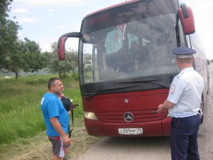 Новости » Общество: С начала июня сотрудники ГИБДД Керчи проверили более 300 автобусов