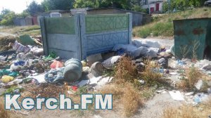 Новости » Общество: Керчане жалуются на свалки мусора во дворах