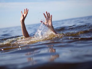Новости » Криминал и ЧП: Под Керчью пьяная женщина не могла доплыть до берега