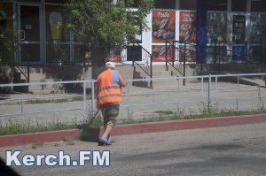 Новости » Общество: В Керчи в Аршинцево убирают дороги