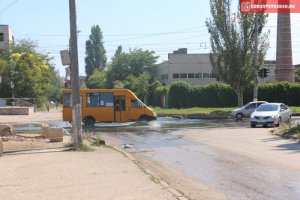 Новости » Коммуналка: Канализацию на федеральной трассе в Керчи заменят после согласования с таможней