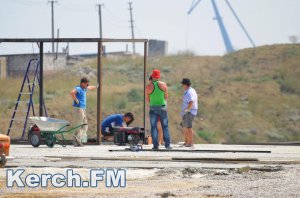 Новости » Общество: В Керчи ведутся работы на строительстве дома для переселенцев