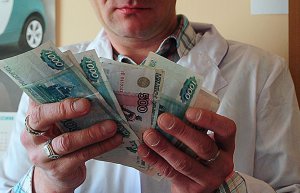 Профсоюзам Крыма предлагают отслеживать начисление стимулирующих выплат медработникам