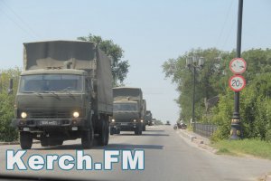 Новости » Общество: По Керчи проехала колонна военных машин