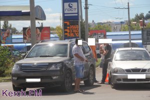 Новости » Криминал и ЧП: В Керчи столкнулись два автомобиля