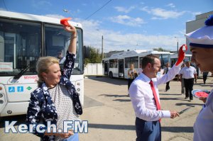 Новости » Общество: В Керчи в тестовом режиме запустили новые автобусы