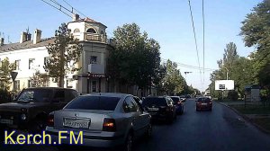 В Керчи на Босфорском столкнулись 3 машины