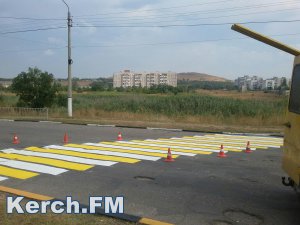 Новости » Общество: В Керчи на Ворошилова нанесли пешеходный переход