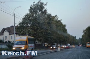 В Керчи на Генерала Петрова сняли часть дорожного покрытия