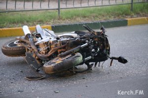 Керчанин снял на видео аварию мотоцикла и иномарки