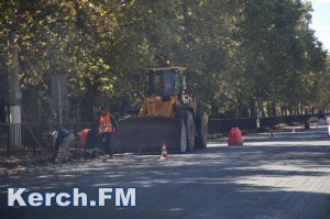 Новости » Общество: В Керчи на Генерала Петрова продолжаются ремонтные работы