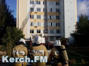 Новости » Общество: В Керчи тренировались тушить пожар в больнице