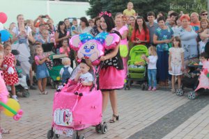 Новости » Общество: В Керчи прошел парад колясок