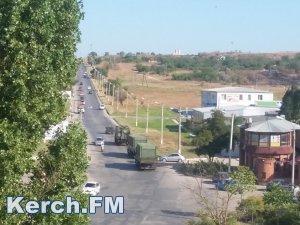 Новости » Общество: Через Керчь проехали три колонны военной техники