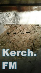 Новости » Общество: В керченском доме на людей вот-вот может рухнуть потолок