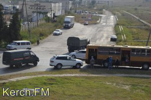 В Керчи столкнулись иномарка и автобус