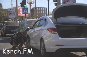 Новости » Криминал и ЧП: В Керчи столкнулись «Hyundai» и фура