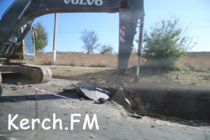 Новости » Общество: В Керчи на Куль-Обинском шоссе продолжаются ремонтные работы