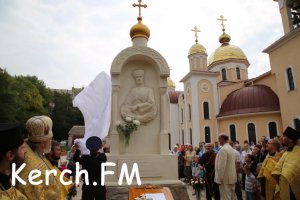 Новости » Общество: В Керчи в храме Андрея Первозванного установили памятник Врангелю