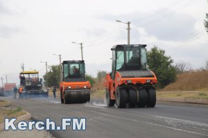 Новости » Общество: В Керчи асфальтируют  Куль-Обинское шоссе