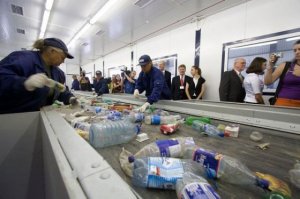 Новости » Права человека: Немецкая делегация предложила построить в Крыму мусороперерабатывающий завод