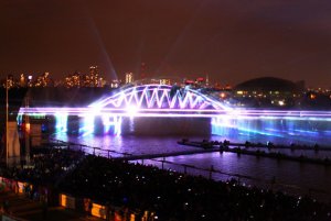 В Москве показали лазерную проекцию Керченского моста